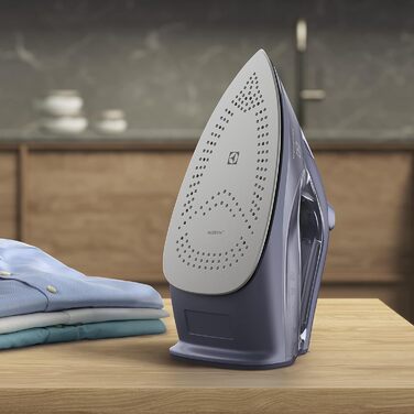 Праска Electrolux Refine 600 E6SI1-4MN, парова, 2500 Вт, автоматичне вимкнення, антипригарна підошва, самоочищення, захист від капання, 2 м кабель, синя