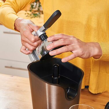 Соковижималка для цитрусових BLACK+DECKER BXCJ100E, 100 Вт, 250 мл, пластик, сталь, чорна