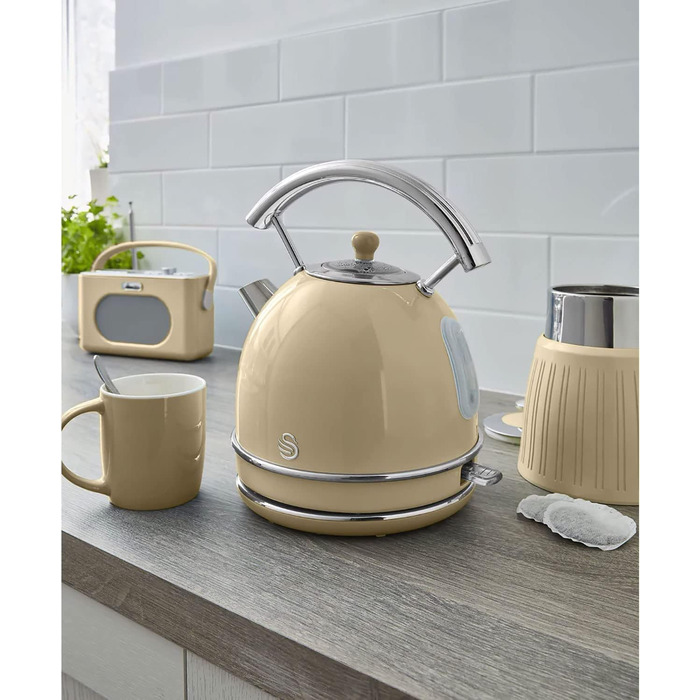 Електрочайник Swan Retro 1,8 л, вінтажний дизайн, Strix, бездротовий, BPA-free нержавійка, 3000 Вт, кремовий