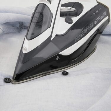 Парова праска BLACK+DECKER BXIR2802E, 2800 Вт, пластик, 370 мл, біла