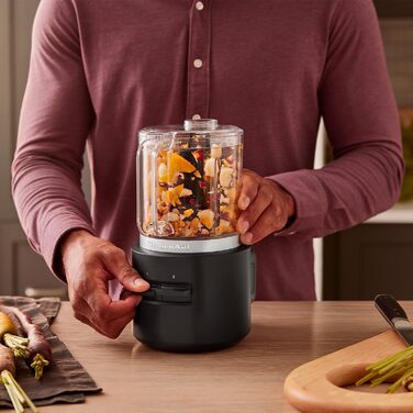 Блендер заглибний KitchenAid Go Cordless бездротовий, 1л, з чашею BPA-free, вінчиком та подрібнювачем, захист від подряпин, сталеві леза, чорний