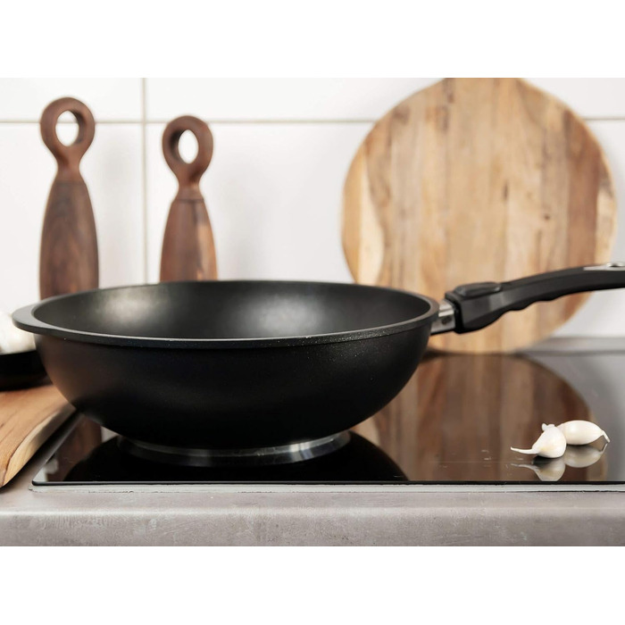 Wok AMT Gastroguss 32 см, алюмінієвий, індукційний, антипригарне покриття Lotan, литий, з ручкою