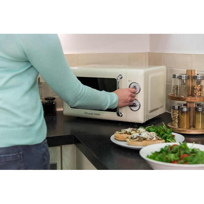 Мікрохвильова піч Russell Hobbs RHRETMM705C, 17 л, 700 Вт, ретро стиль, кремова, 5 режимів потужності, таймер, функція розморожування, легке очищення