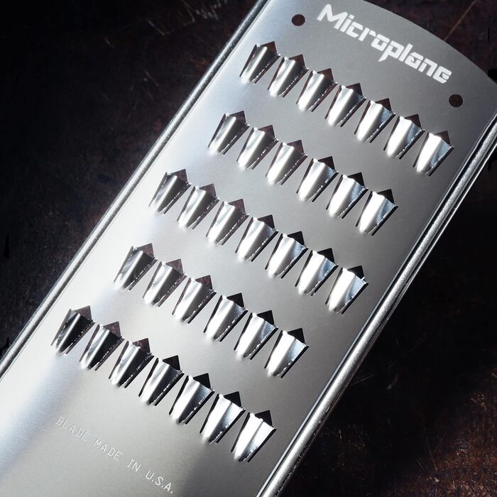 Терка кухонна Microplane Fine Julienne для овочів та фруктів (чорна, з нержавіючої сталі) - Made in USA