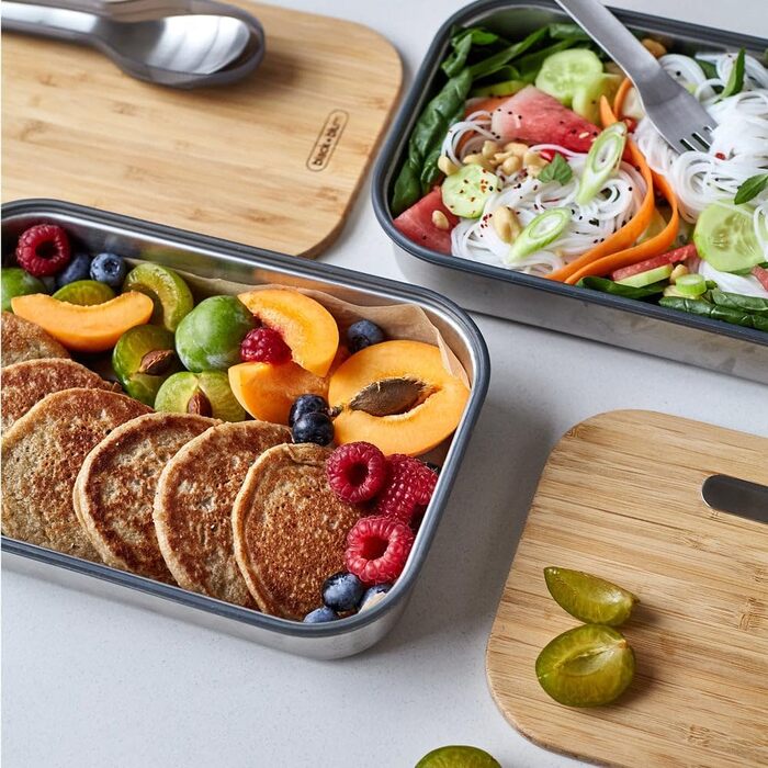 Сталевий ланчбокс Black + Blum Bento Box з бамбуковою кришкою-дошкою, силіконовим роздільником та ремінцем, 1.25 л, Olive
