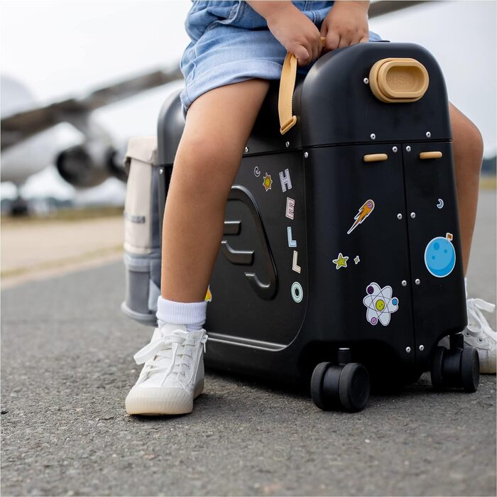 Дитячий дорожній набір Stokke JetKids: валіза-скутер, бортове ліжко, регульований рюкзак Crew, чорний, для дітей 3-7 років