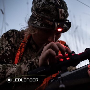 Налобний ліхтар Ledlenser MH8 600 Лм, акумуляторний, LED, чорний, для полювання та риболовлі, до 60 годин, червоне/зелене/синє світло, фокусування, 2xAA, транспортувальний замок