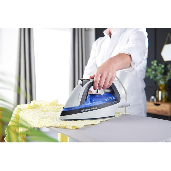 Праска Russell Hobbs 26730-56 з парою, 2400 Вт, 180 г, керамічна підошва, резервуар 320 мл, самочистка, компактне зберігання кабелю