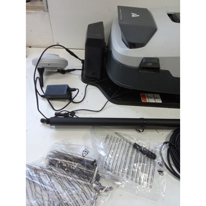 Робот-газонокосарка ANTHBOT GENIE 600