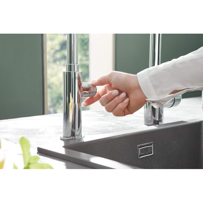 Змішувач кухонний GROHE Concetto з висувним душем, поворотний 360°, хром - 31483002