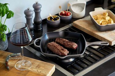 Сковорода-гриль LE CREUSET Signature з чавуну, квадратна, 26 см, для всіх типів плит (включно з індукційними), 2,86 кг, колір: рудо-червоний (Flint)