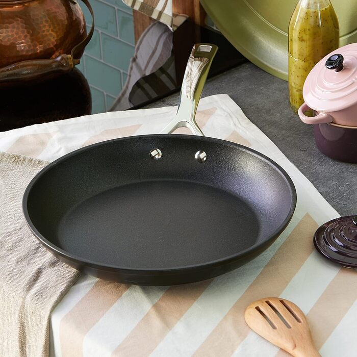 Сковорода Le Creuset антипригарна алюмінієва, 28 см, для всіх типів плит, включно з індукцією, антрацит/срібло