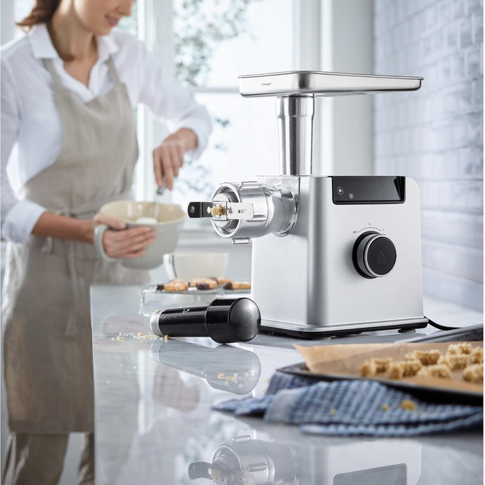 Електрична м’ясорубка WMF Profi Plus 2200Вт з насадками для ковбас, кеббе та печива, 3 диски, реверс