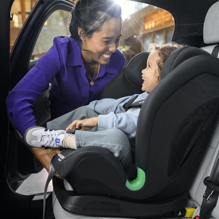 Дитяче автокрісло Maxi-Cosi Titan S Comfort i-Size, дихаючі матеріали, регульоване, 15 місяців–12 років (76–150 см), ISOFIX, 5 позицій сидіння, 13 рівнів підголівника, чорний