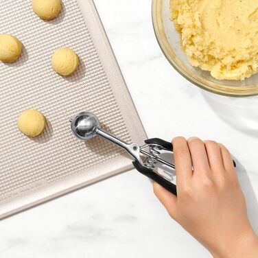 Ложка для печива OXO Good Grips (S) багатокольорова - ідеальна для випічки!