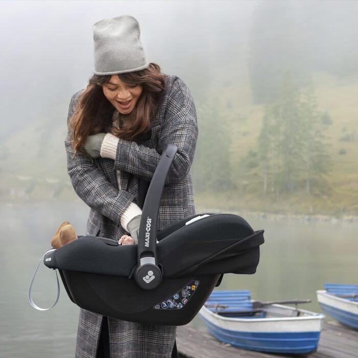 Автокрісло Maxi-Cosi CabrioFix i-Size Essential Black 0-12 міс, до 12 кг