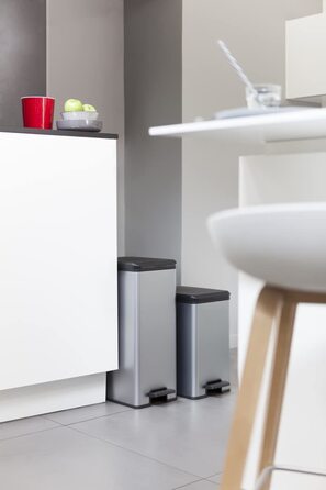Смітник Curver Deco Slim 40 л, пластик, чорний/металік, 42x25x61 см