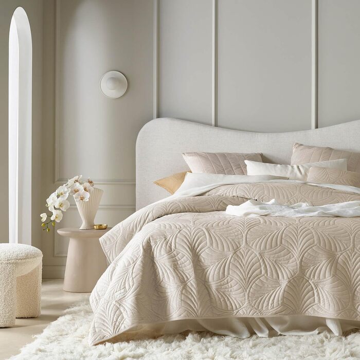 Покривало ROOM99 Feel Elegante велюрове кремове 200x220 см – універсальна стьобана накидка на ліжко чи диван, стильний декор, преміум-якість